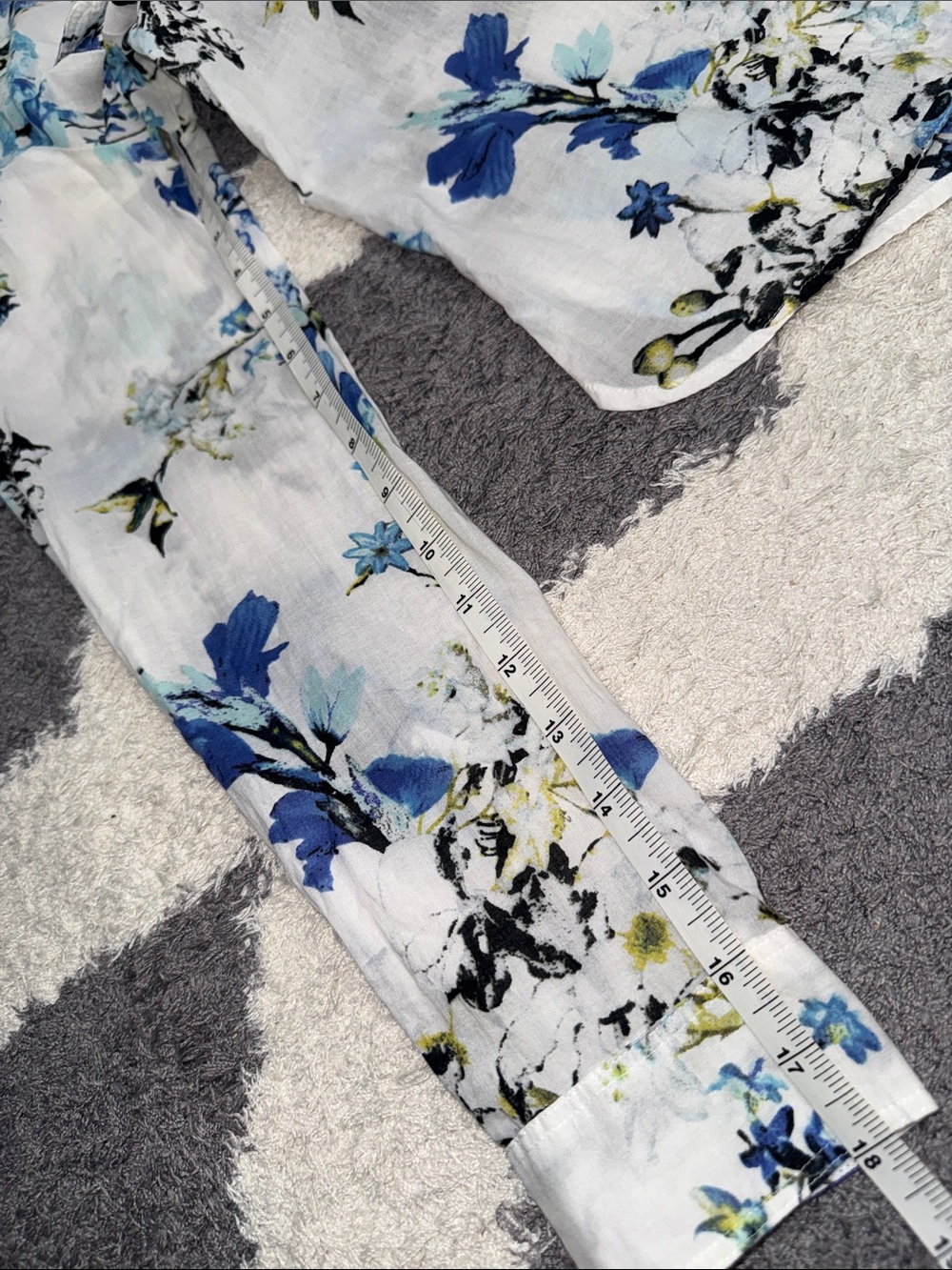 LOFT Floral blouse size small - Picture 7 of 12